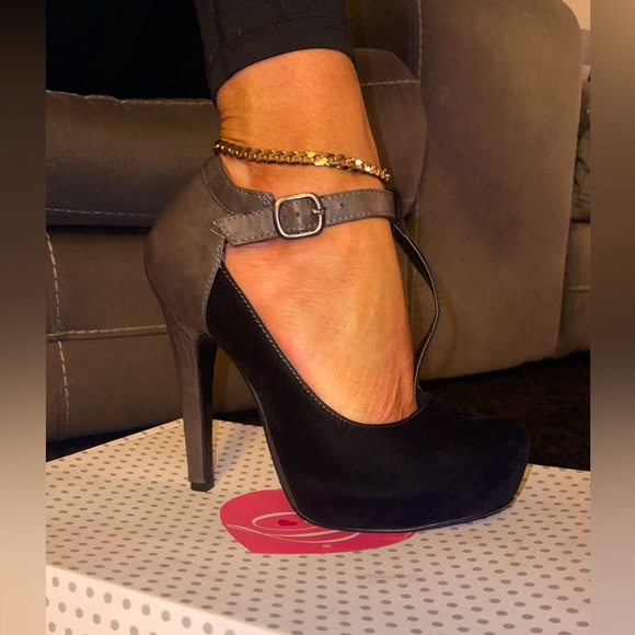 Liliana Shoes - Black and grey color block heels